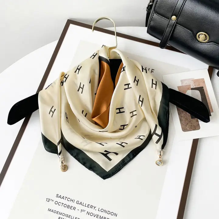 Magnetic Print Triangle Scarf