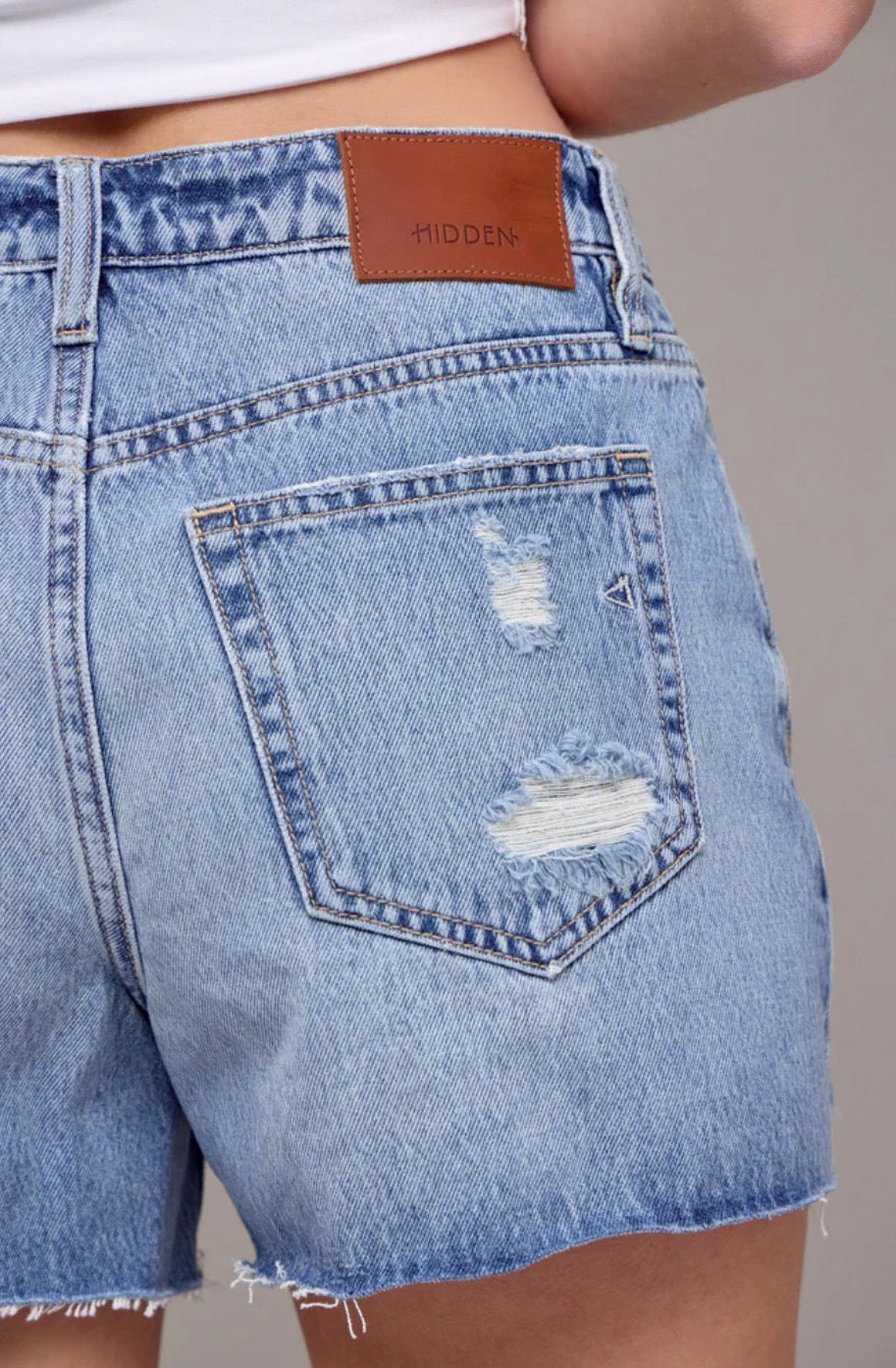 Finn high rise distressed short