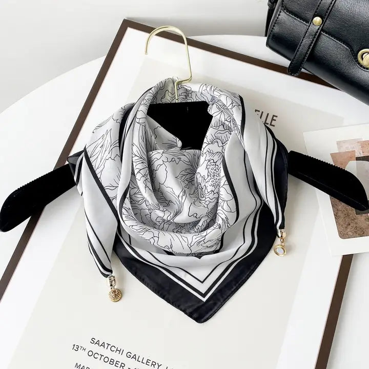 Magnetic Print Triangle Scarf