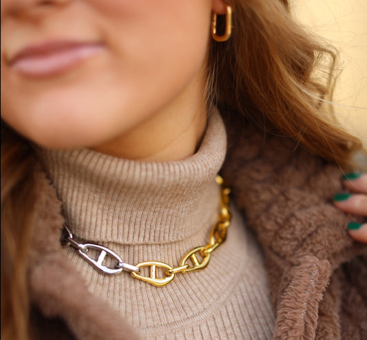 Split medal push in clasp necklace