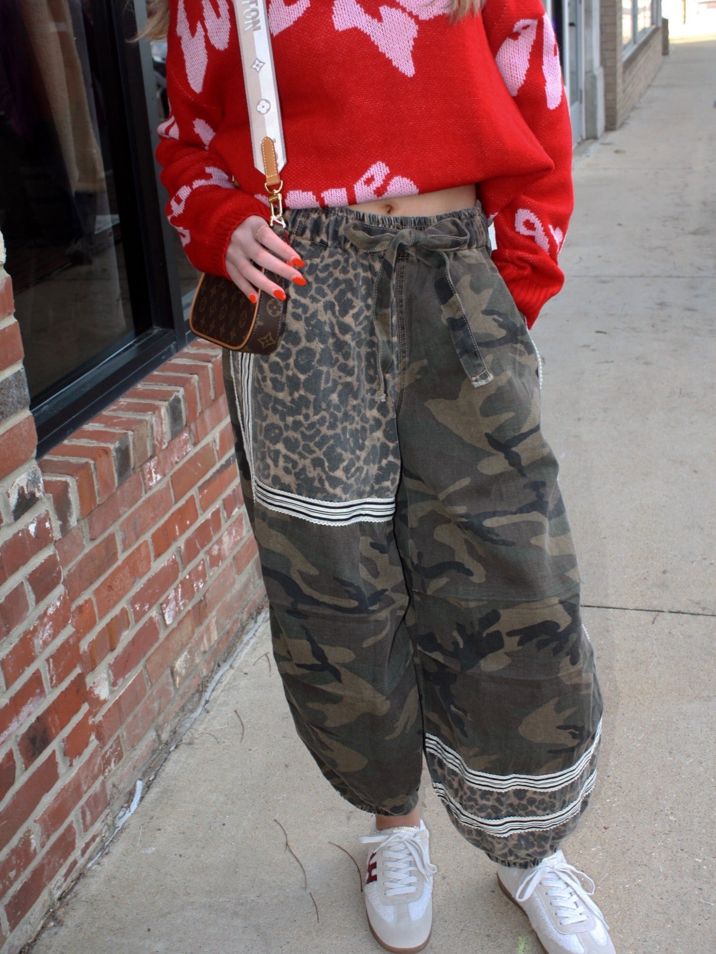 Printed Woven Contrast Band Trim Jogger Pants