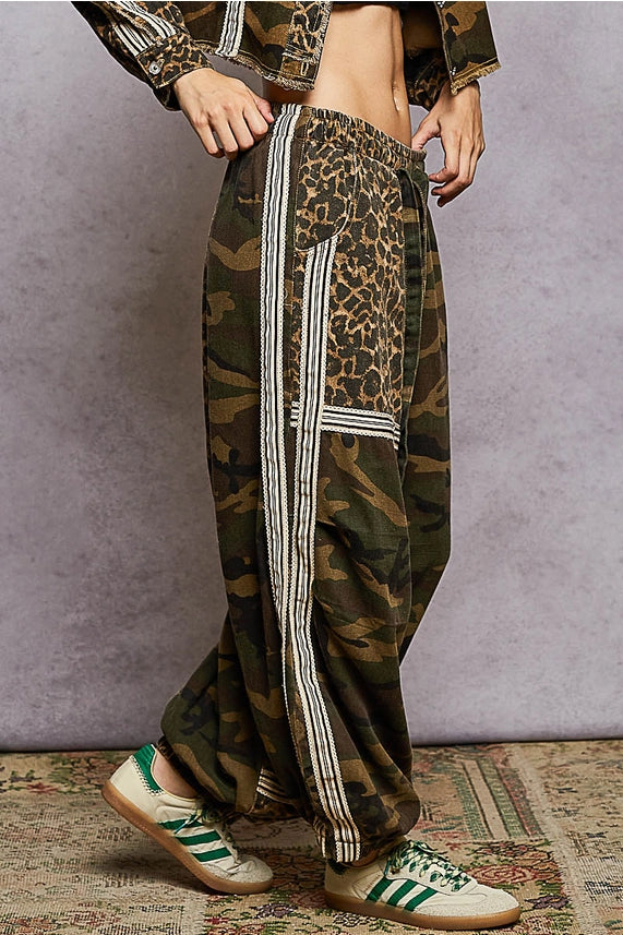 Printed Woven Contrast Band Trim Jogger Pants