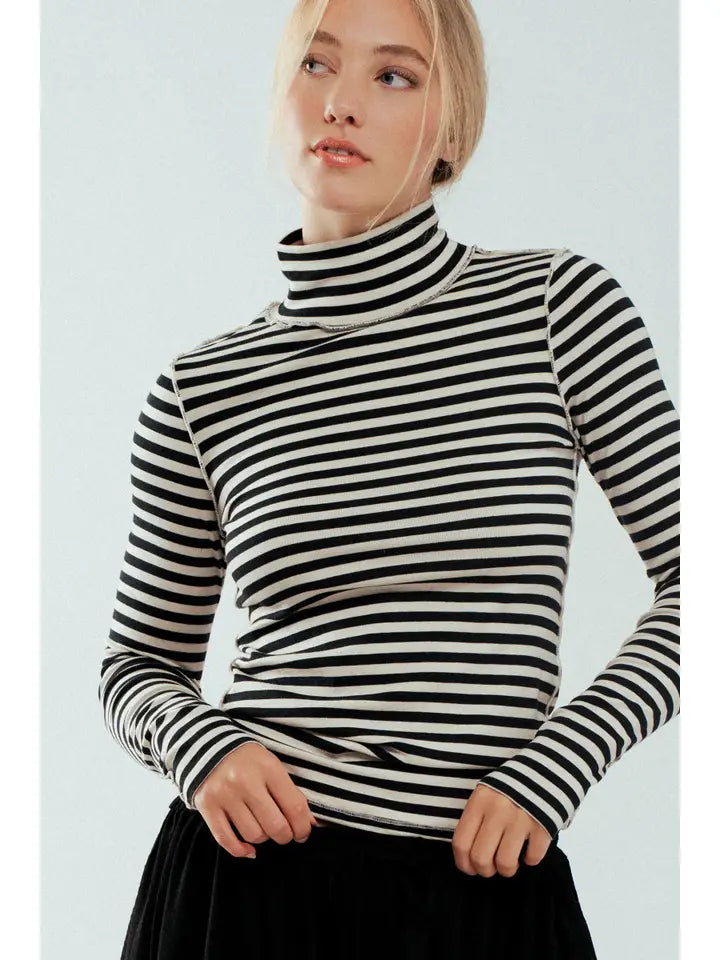 Contrast Seam Turtleneck Knit Top