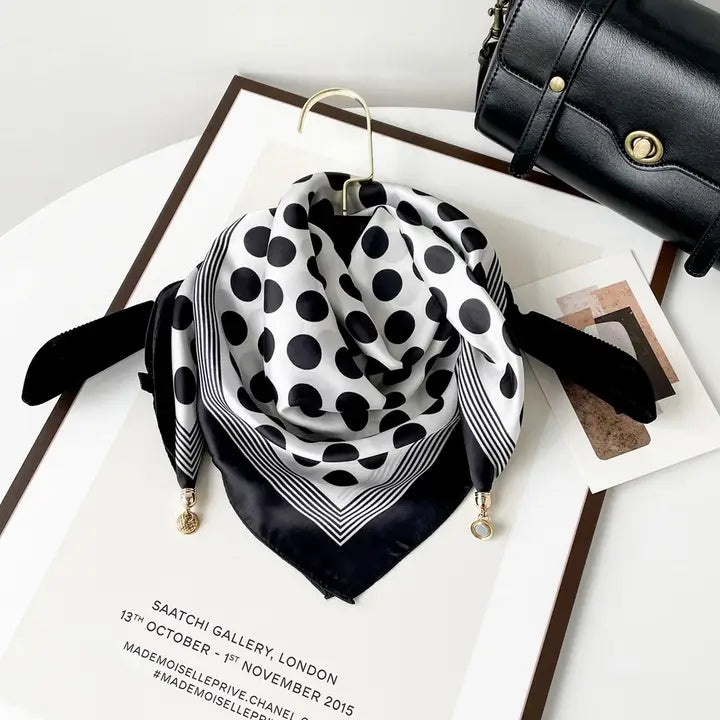 Magnetic Print Triangle Scarf