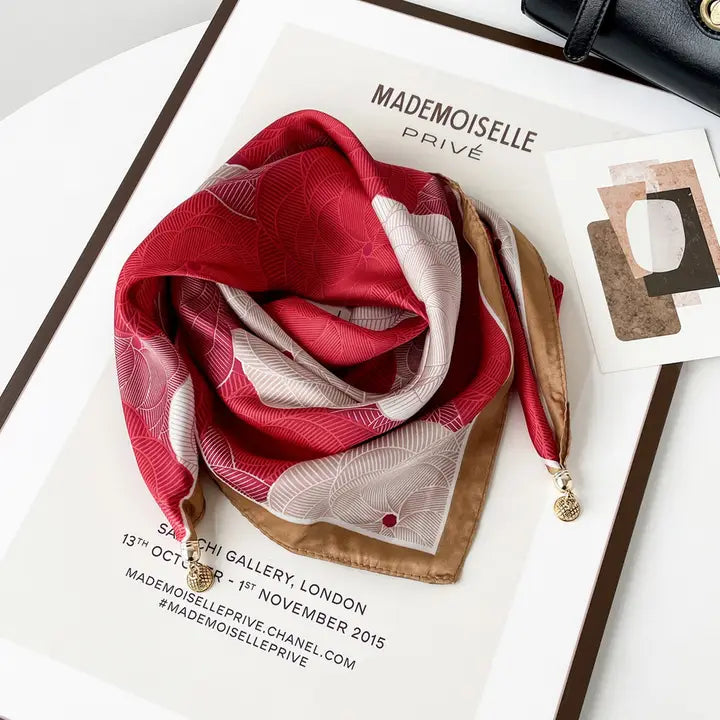 Magnetic Print Triangle Scarf