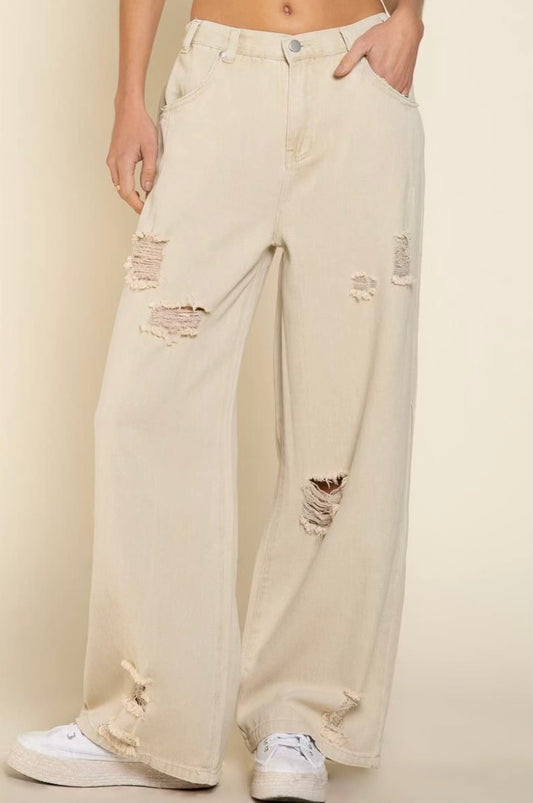 Highwaisted Distressed Flare Jean